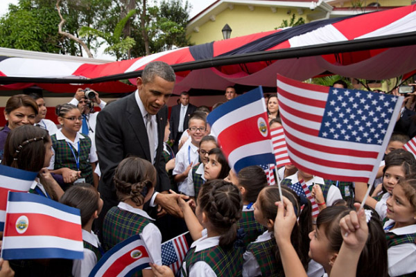 Barack Obama with Costa Rican children